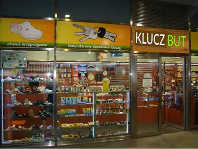 Dorabianie kluczy, Szewc, Pieczątki Metro Świętokrzyska